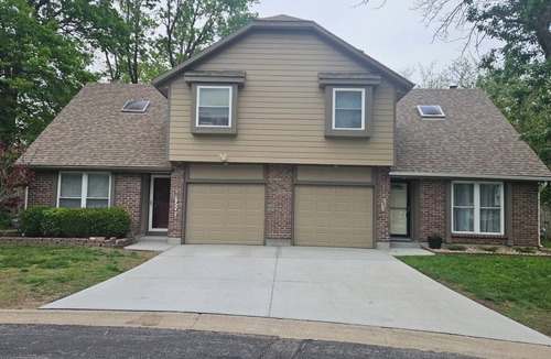 Overland Park House | Chic & Central: Modern 2BR Overland Park Hideaway