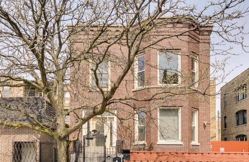 Buena Park Apartment | Chic Chicago Apartment about 1 Mi to Wrigley Field!