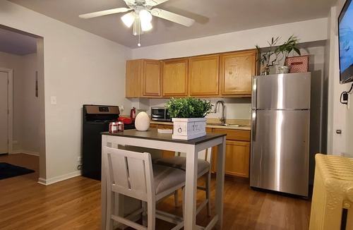 Old Irving Park Apartment | Chic, Cozy home, by Blue Line Train Stop + Free parking