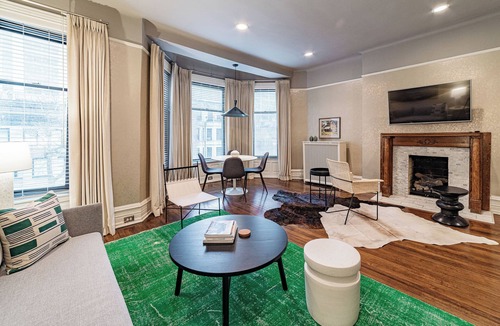Gold Coast Apartment | Chic & Historic Apartment Steps from Mag Mile