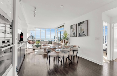 CityPlace Hotel | Chic hotel suite with AC in vibrant Toronto by CN Tower
