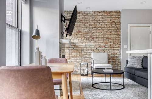 Lakeview Apartment | Chic Lakeview 2BR w/ W/D & Pool, 3 blocks to Lakefront, by Blueground