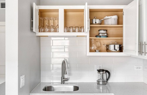Lakeview Apartment | Chic Lakeview 2BR w/ W/D & Pool, 3 blocks to Lakefront, by Blueground