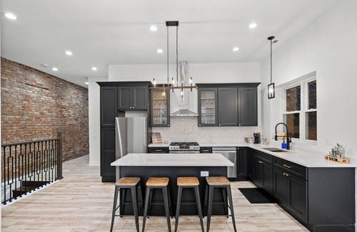 Tri-Taylor Condo | Chic Modern NEW Loft near United Center, UIC/IMD & Downtown W/Street Parking
