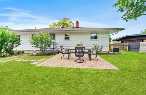 Waukegan House | Chic Oasis/Game Room/Near Base/5 Bedroom