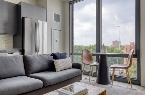 River West Apartment | Chic River West Jr 1BR w/Grills & Gym, nr Entertainment, by Blueground