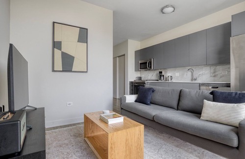 River West Apartment | Chic River West Jr 1BR w/Grills & Gym, nr Entertainment, by Blueground