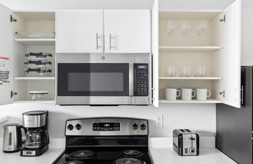 Streeterville Apartment | Chic Streeterville Studio w/Pool & Gym, nr Navy Pier, by Blueground