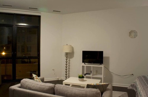 West Town Apartment | Chic Studio @FultonRiver steps to #FultonMarket
