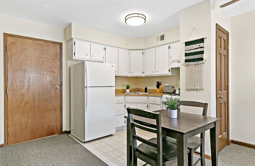 Highland Park Apartment | Chic Studio in Downtown Highland Park near Metra