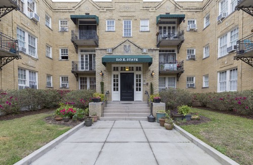 Historic District - North Apartment | Chic Studio On Oglethorpe Square | Perfect Location | Walk Everywhere