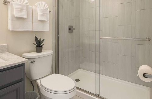 Lake View East Apartment | Chic & Stylish Studio w/Modern Kitchen