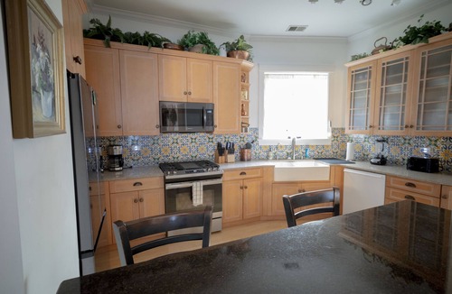 Lake View East House | Chicago Bootlegger House Sleeps 11-22 with 3 parking spots