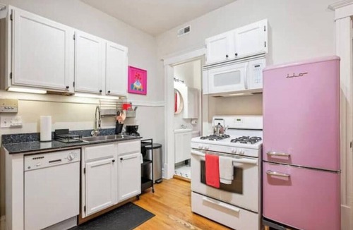 Pulaski Park Apartment | Chicago Citrus Charm 2BR WestTown