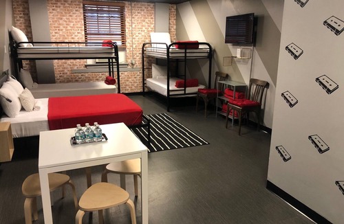 Park West Hostel | Chicago Getaway Hostel