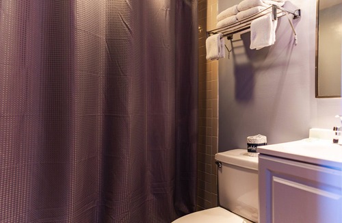 Park West Hostel | Chicago Getaway Hostel