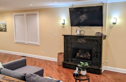 Belmont Cragin House | Chicago Home- 4 bd 3 ba- 1 spot in the garage. 30 mins to downtown.