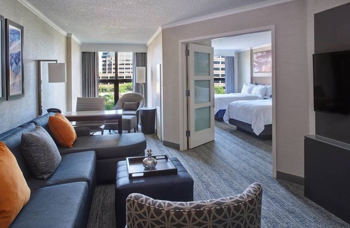 Rosemont Hotel | Chicago Marriott Suites O'Hare