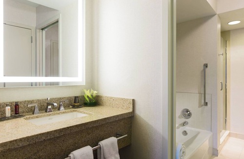 Rosemont Hotel | Chicago Marriott Suites O'Hare