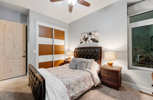Near West Side House | Chicago Mid-Century Gem Steps From United Center