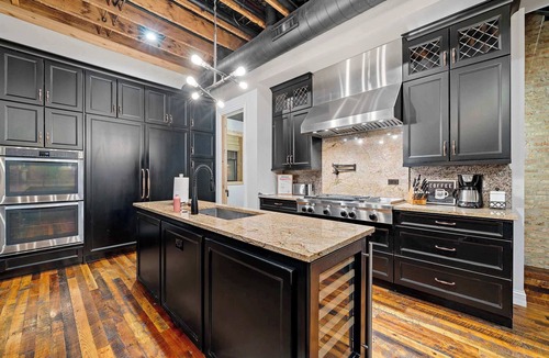 Near West Side House | Chicago Mid-Century Gem By United Center
