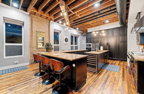 Near West Side House | Chicago Mid-Century Gem By United Center