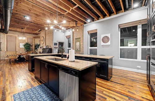 Near West Side House | Chicago Mid-Century Gem By United Center