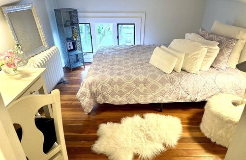 Wilmette Apartment | Chicago North Shore Close to NWU + Downtown + Beach + Restaurants + Train