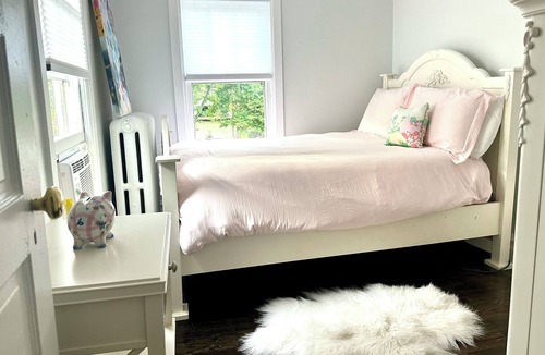 Wilmette Apartment | Chicago North Shore Close to NWU + Downtown + Beach + Restaurants + Train