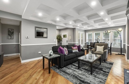 Chatham House | Chicago Rental - Vernon Ave