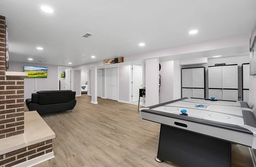 Clearing House | Chicago Rental - W 64th St