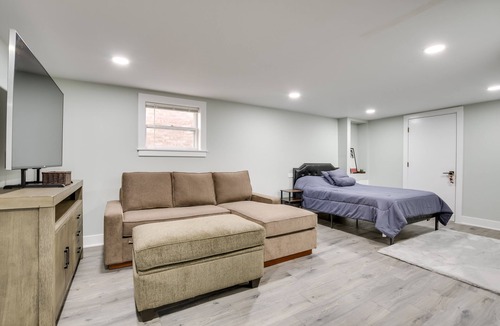 Norwood Park East Apartment | Chicago Studio Rental: 13 Mi to Magnificent Mile!