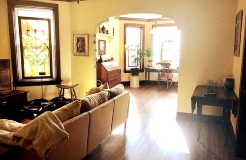 North Center Apartment | Chicago Wrigley Roscoe Village Lakeview Luxury Flat Free Parkingn