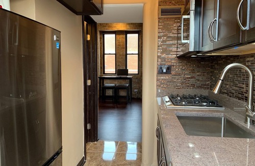 Old Town Triangle Condo | Chicago’s BEST location… Lincoln Park, Lake Michigan, Wrigley Field, and more!