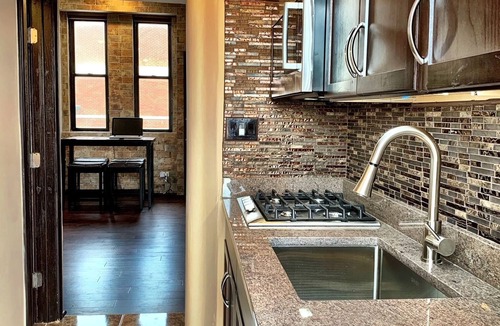 Old Town Triangle Condo | Chicago’s BEST location… Lincoln Park, Lake Michigan, Wrigley Field, and more!