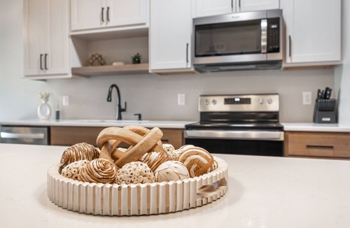 Galena Apartment | Cider Sips & Cozy Nights @ Gazette Suites on Commerce St! Dedicated Parking!