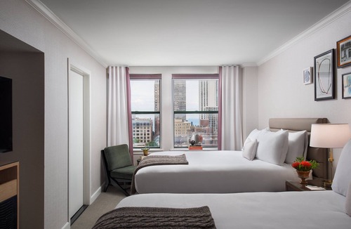 Gold Coast Hotel | Claridge House