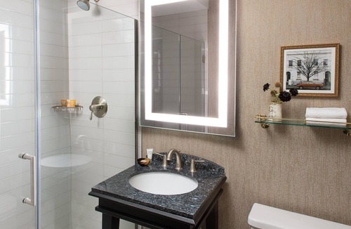 Gold Coast Hotel | Claridge House