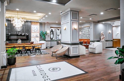 Gold Coast Hotel | Claridge House
