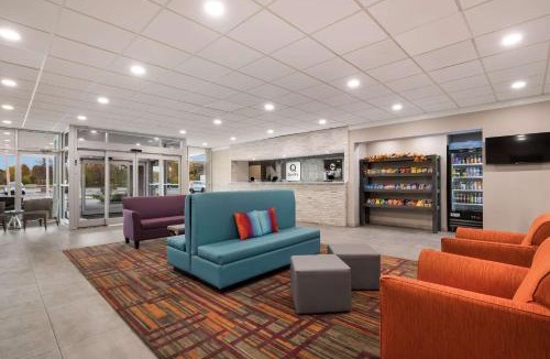 Joliet Hotel | Clarion Hotel & Convention Center Joliet