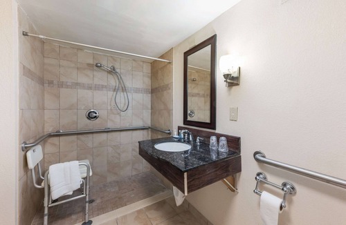 Mount Laurel Hotel | Clarion Hotel & Suites