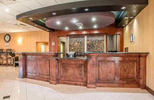 Elmhurst Hotel | Clarion Inn Elmhurst - Oak Brook near I-88, I-290, I-294