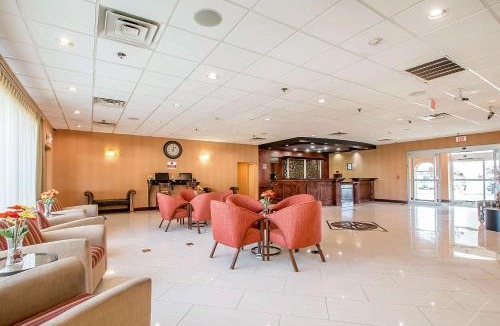 Elmhurst Hotel | Clarion Inn Elmhurst - Oak Brook near I-88, I-290, I-294