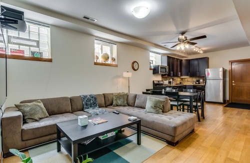 Bucktown Apartment | Classic Chicago with a Twist - Recently Renovated and PET FRIENDLY! by AllSet Turnover