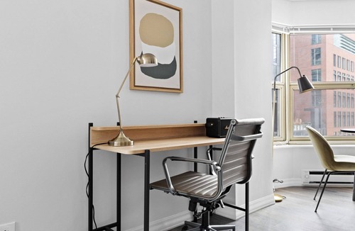 Rush and Division Apartment | Classic Gold Coast 1BR w/Deck, Gym & Lounge, 1 block to L, by Blueground