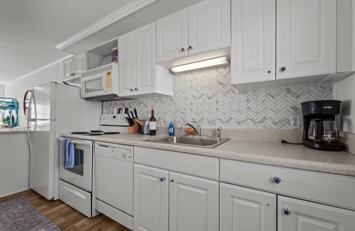 Indian Beach House | Classic Oceanfront Emerald Isle Cottage!
