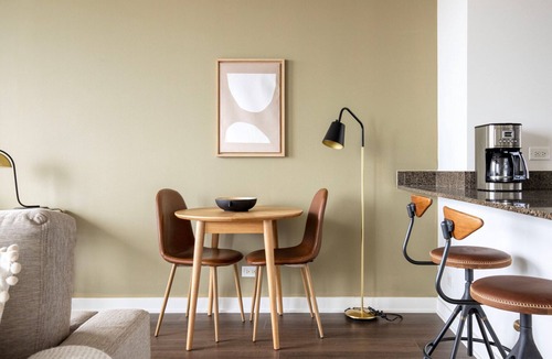 West Town Apartment | Classic River West 1BR w/Roofdeck & W/D, nr Blue Line, by Blueground
