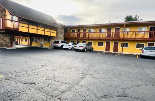 Rockford Hotel | Clayton House Motel