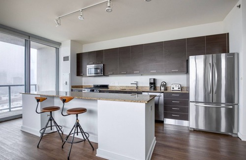 River West Apartment | Clean River West 2BR w/Party Room, nr Fulton Market, by Blueground