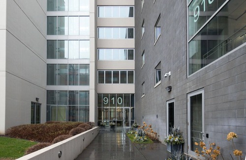 River West Apartment | Clean River West 2BR w/Party Room, nr Fulton Market, by Blueground
